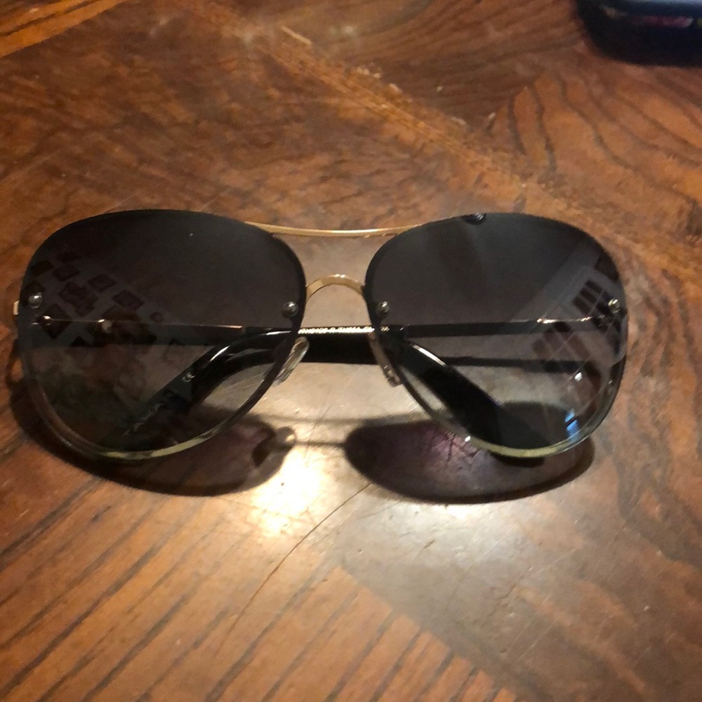 Tahari ladies sunglasses great condition